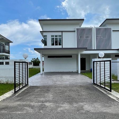 Desaru Arcadia Villa With Pool Table, Outdoor Bbq, Indoor Steamboat By Beestay Kangkar Chemaran Kültér fotó